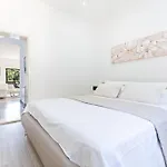Marina Vila *