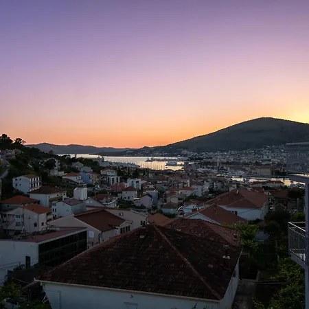 Βίλα Marina Τρογκίρ